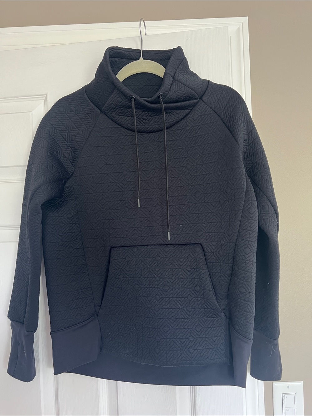Athleta Black jacquard Quilted Pullover top